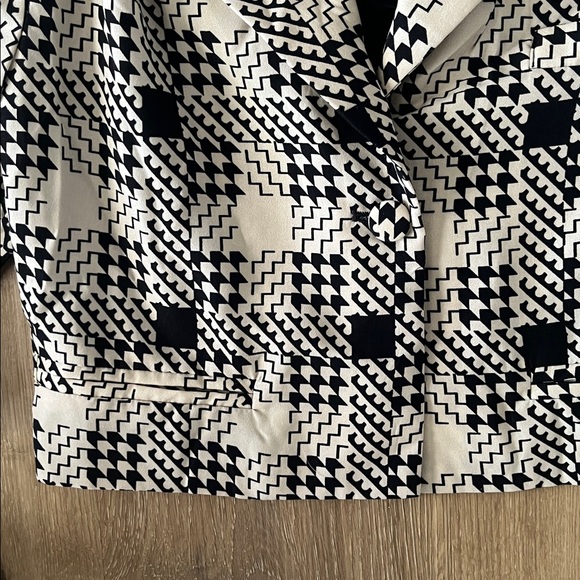 Fate Black and Cream Patterned Suit - Picture 3 of 6